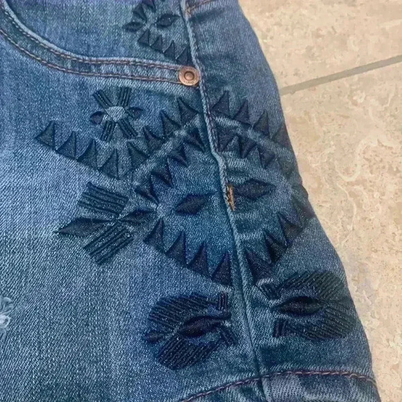 Dollhouse size 4  jeanshorts - Picture 2 of 4